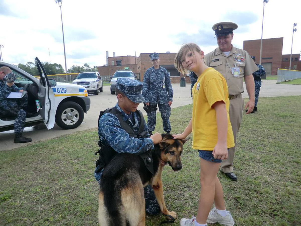 Advance Learning Academy field trip with army dogs